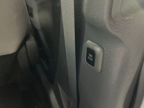 Used 2024 Toyota Sienna LE image 29