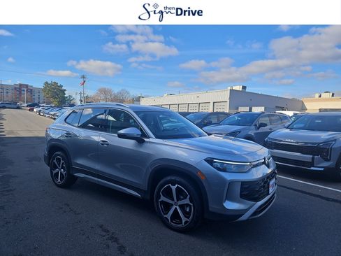 New 2025 Volkswagen Tiguan SE image 1