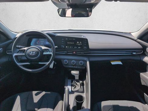 New 2026 Hyundai Elantra SE FWD image 18