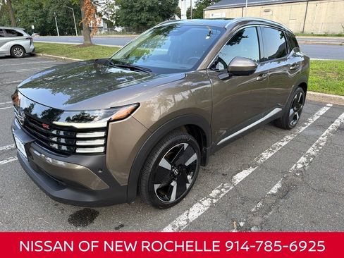 Used 2025 Nissan Kicks SR w/ SR Premium Package AWD/4WD image 1