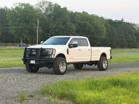 Used 2017 Ford F350 Platinum w/ Platinum Ultimate Package AWD/4WD image 4
