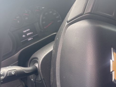 Used 2021 Chevrolet Silverado 1500 Custom image 2