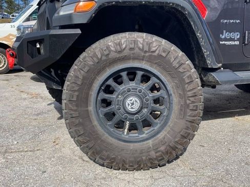 Used 2020 Jeep Wrangler Unlimited Sahara image 27