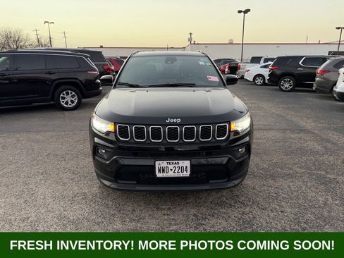 Used 2025 Jeep Compass Latitude image 2