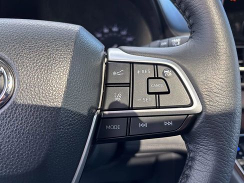 Certified 2023 Toyota Sienna XLE image 30