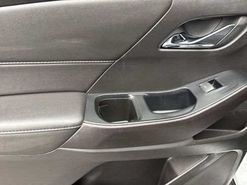 Used 2023 Chevrolet Traverse LT image 33