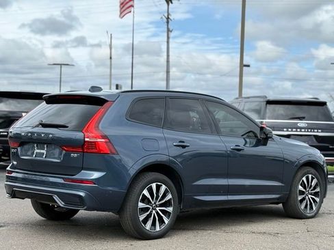 Used 2023 Volvo XC60 B5 Plus AWD/4WD image 40
