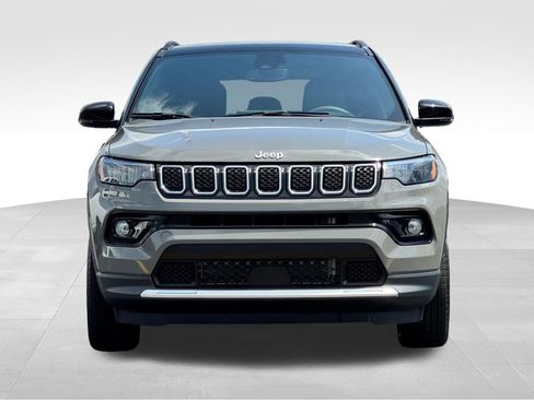 Used 2023 Jeep Compass Limited AWD/4WD image 2