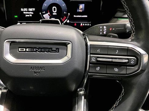 Used 2025 GMC Acadia Denali w/ Super Cruise Package FWD image 21