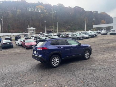 Used 2025 Toyota Corolla Cross LE image 3