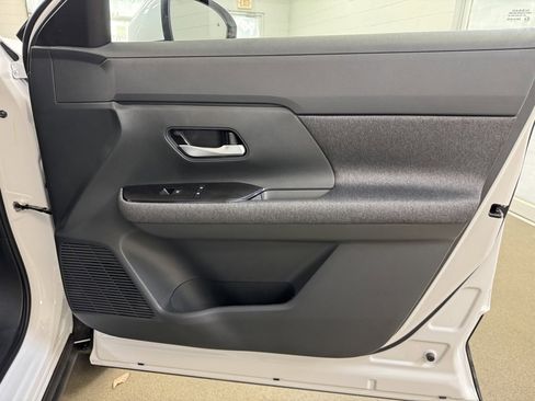 Certified 2025 Nissan Kicks SV image 23