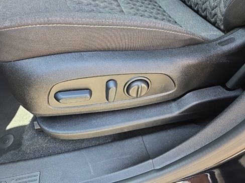 Used 2024 Chevrolet Equinox LT w/ Driver Convenience Package AWD/4WD image 41