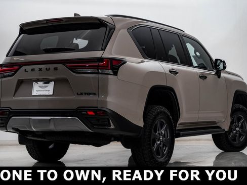 Used 2025 Lexus LX 700h Overtrail image 9