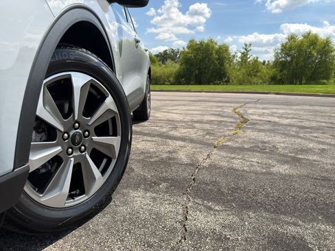 Used 2025 Ford Escape Platinum AWD/4WD image 9