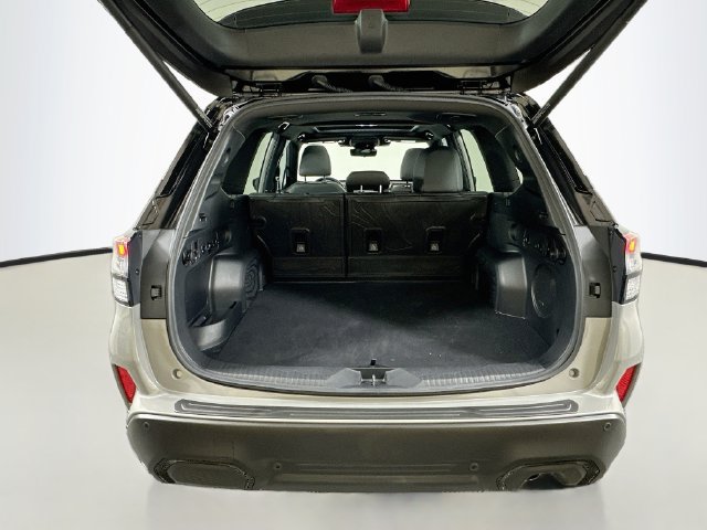 Used 2025 Subaru Forester Touring AWD/4WD image 27