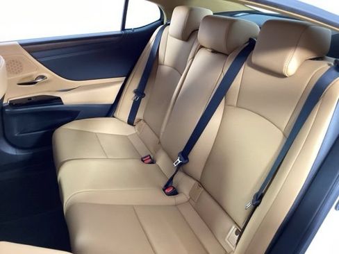 Used 2025 Lexus ES 350 w/ Premium Package FWD image 17