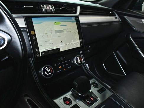 Used 2024 Jaguar F-PACE R-Dynamic S image 41