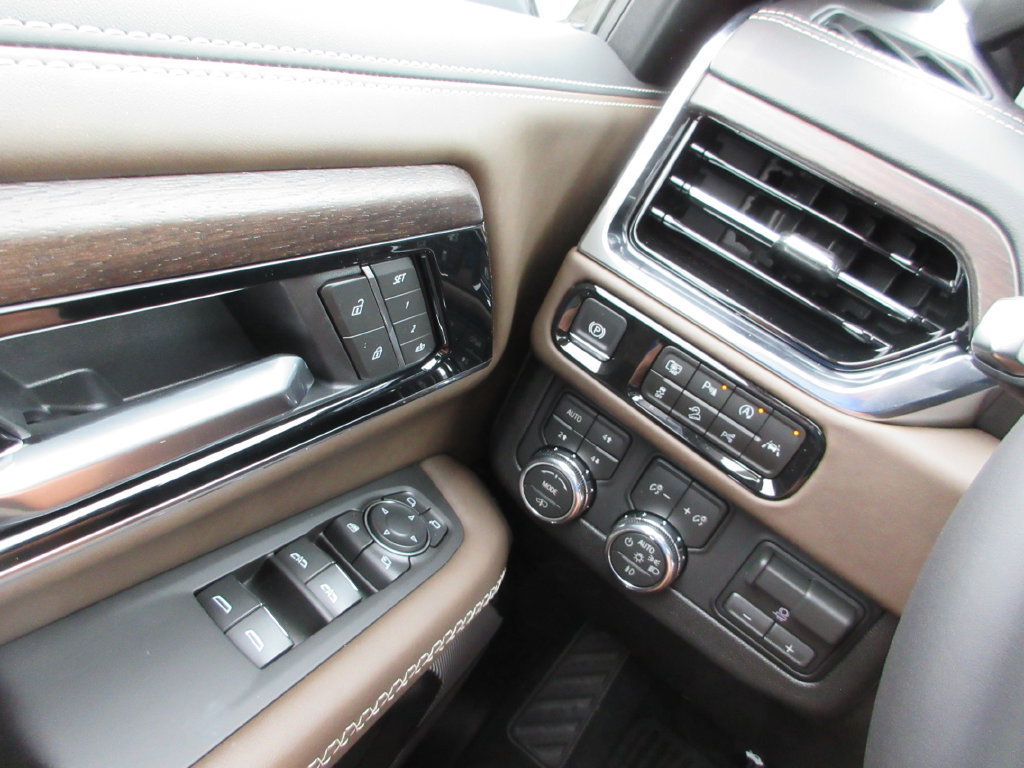 New 2026 GMC Yukon Denali Ultimate AWD/4WD image 18