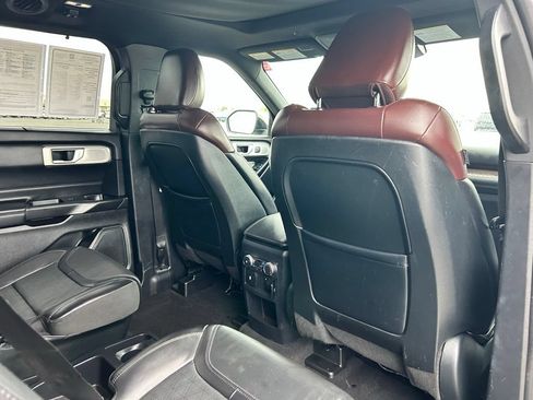 Used 2020 Ford Explorer Platinum w/ Premium Technology Package AWD/4WD image 15