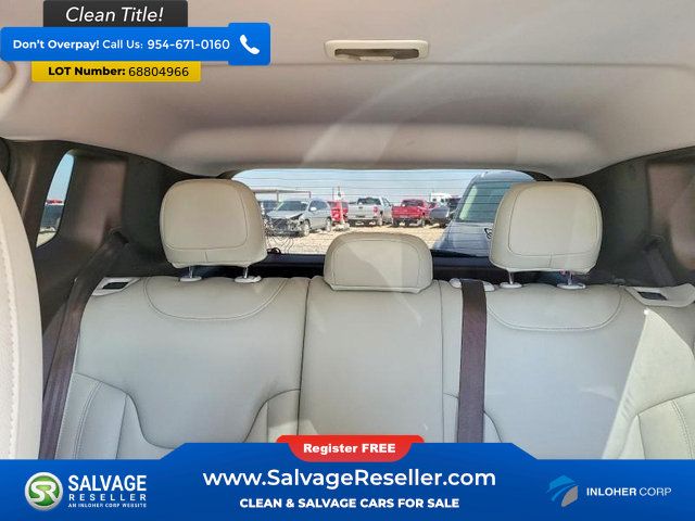Used 2015 Jeep Renegade Latitude FWD image 13