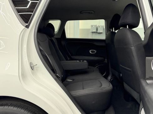 Used 2018 Kia Soul + image 12