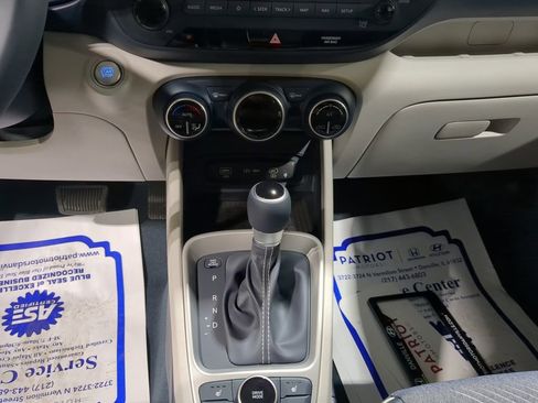 Used 2025 Hyundai Venue Limited image 11