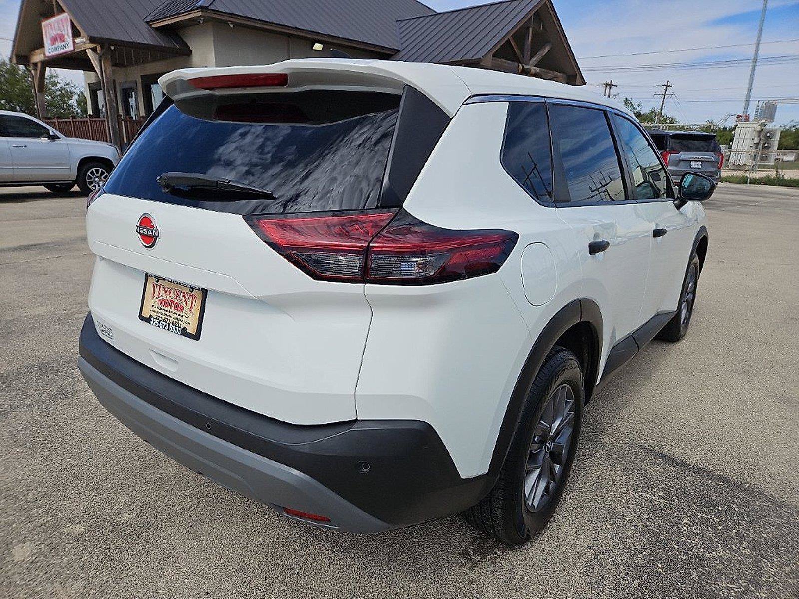 Used 2022 Nissan Rogue S AWD/4WD image 7