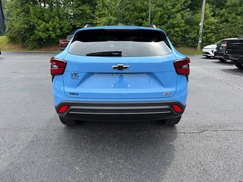 Used 2024 Chevrolet Trax RS w/ Sunroof Package FWD image 4
