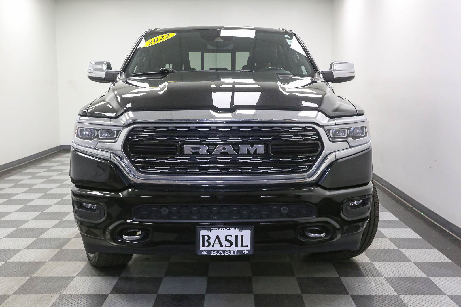 Used 2022 RAM 1500 Limited w/ Body-Colour Bumper Group AWD/4WD image 3