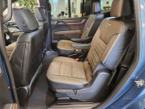 New 2026 GMC Acadia Denali Ultimate w/ LPO, Floor Liner Package image 15
