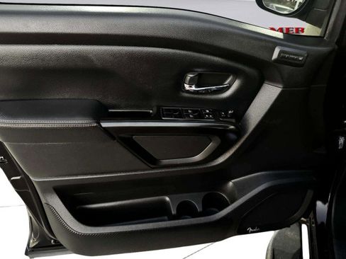 Used 2021 Nissan Titan PRO-4X w/ Pro-4x Convenience Package image 18