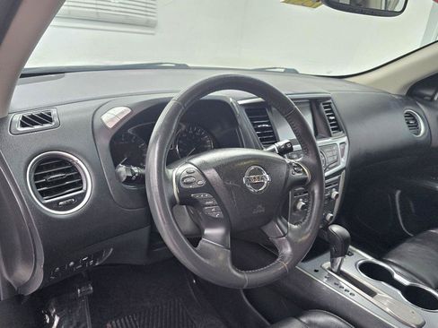 Used 2020 Nissan Pathfinder SL FWD image 12