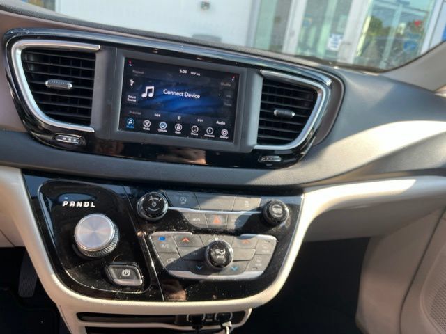 Used 2021 Chrysler Voyager Lxi FWD image 12