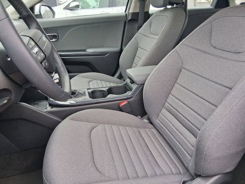 Used 2025 Kia K4 EX image 11