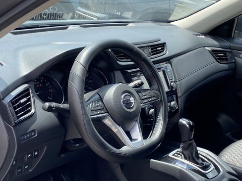 Used 2018 Nissan Rogue SV FWD image 11
