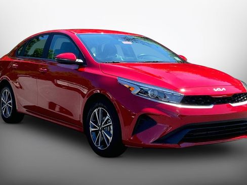 Used 2024 Kia Forte LXS w/ LXS Technology Package FWD image 3