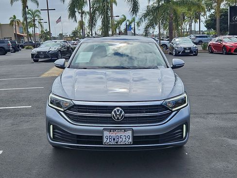 Used 2022 Volkswagen Jetta SEL image 2