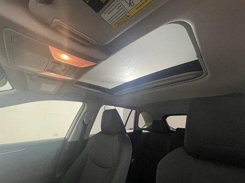 Certified 2019 Toyota RAV4 XLE w/ Convenience Package AWD/4WD image 10