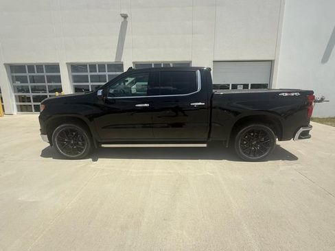 Used 2023 Chevrolet Silverado 1500 LTZ w/ LTZ Premium Package AWD/4WD image 6