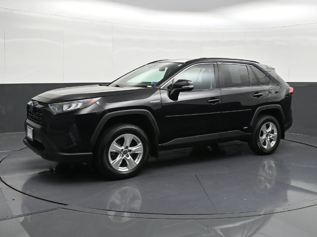 Used 2021 Toyota RAV4 LE AWD/4WD image 1