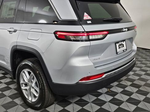 New 2025 Jeep Grand Cherokee Laredo X image 12