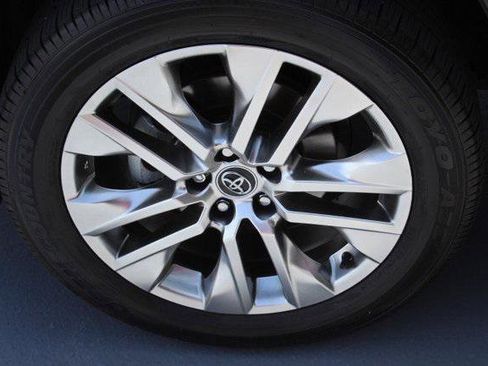 Certified 2020 Toyota RAV4 XLE Premium AWD/4WD image 31