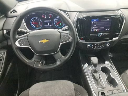 Used 2023 Chevrolet Traverse LT FWD image 17