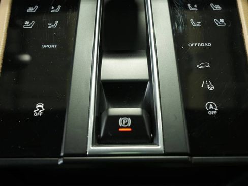 Used 2025 Porsche Macan image 22