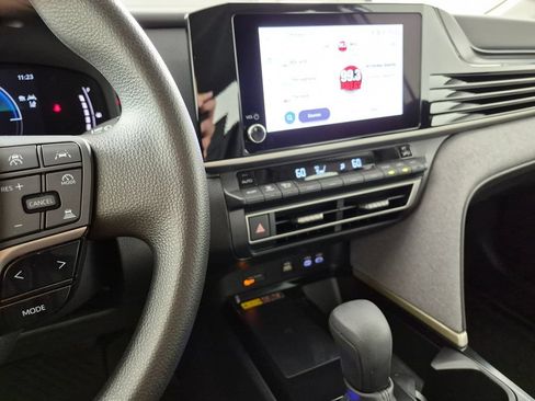 Used 2025 Toyota Camry LE FWD image 18