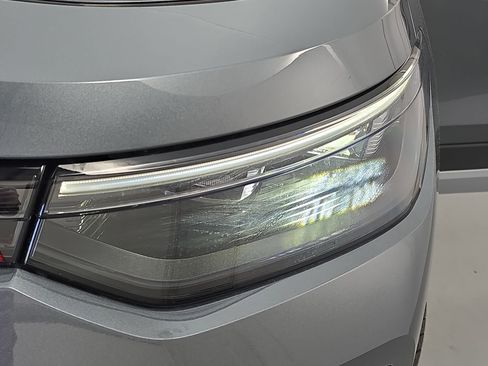 New 2026 Volkswagen Tiguan SE FWD image 31