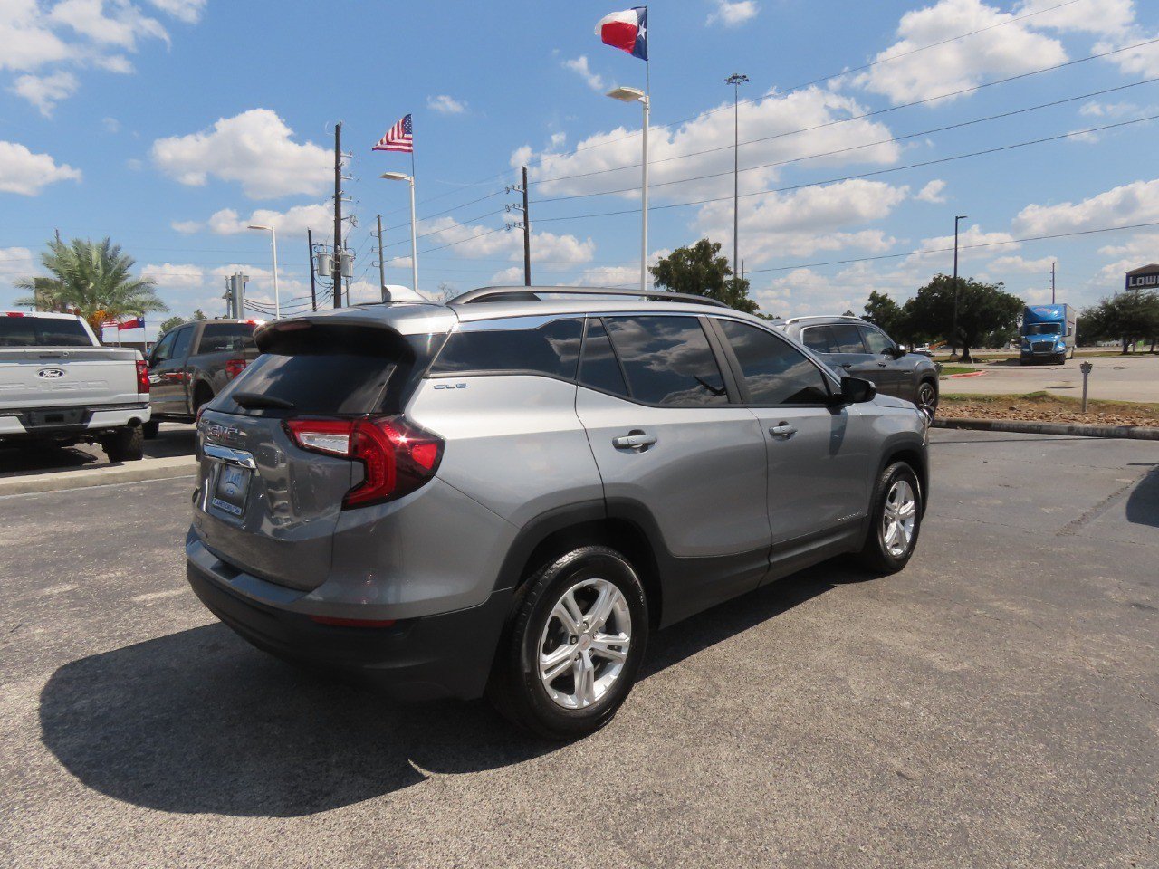 Used 2024 GMC Terrain SLE w/ Driver Convenience Package FWD image 11