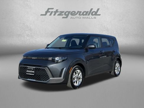 Used 2023 Kia Soul LX w/ LX Technology Package image 2