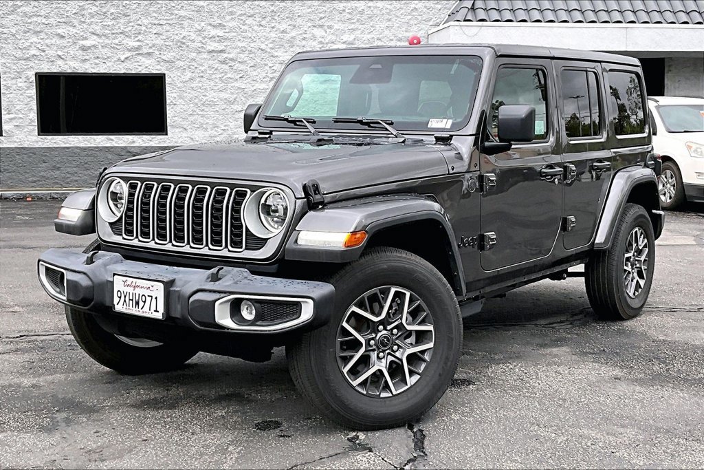 Used 2026 Jeep Wrangler Unlimited Sahara AWD/4WD image 2