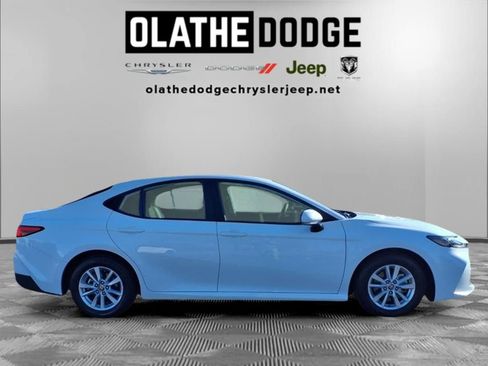 Used 2025 Toyota Camry LE image 27